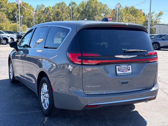 Used 2025 Chrysler Pacifica Select FWD image 9