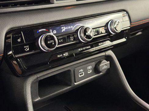 Certified 2025 Honda Pilot TrailSport image 19