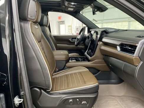 Used 2025 GMC Yukon Denali Ultimate w/ LPO, Floor Liner Package image 14