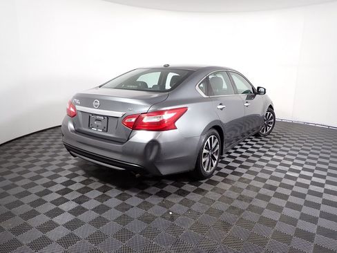 Used 2017 Nissan Altima 2.5 SL w/ Moonroof Package image 17