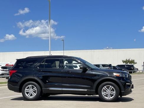 Used 2024 Ford Explorer XLT w/ Equipment Group 202A image 3