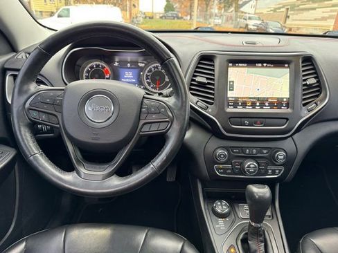 Used 2019 Jeep Cherokee Trailhawk w/ Cold Weather Group image 23