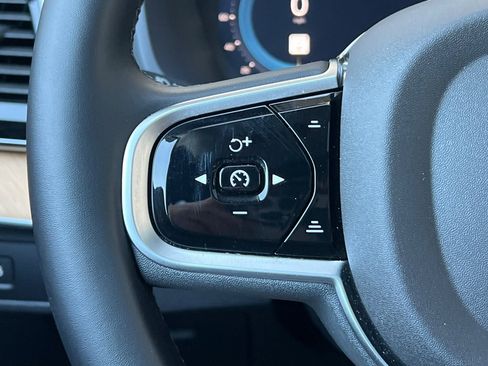 Used 2025 Volvo XC90 B6 Ultra image 31