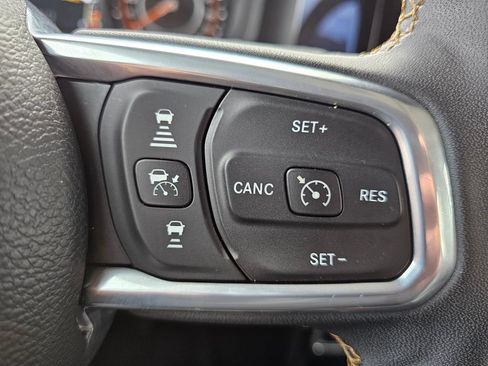 Used 2024 Jeep Wrangler Unlimited Sahara AWD/4WD image 32