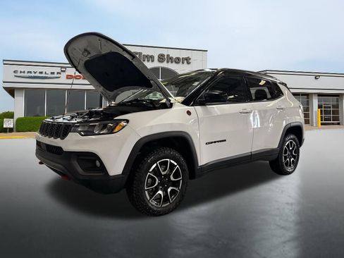 Used 2024 Jeep Compass Trailhawk AWD/4WD image 12