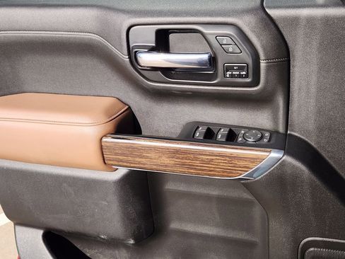 Used 2022 Chevrolet Silverado 1500 High Country w/ Technology Package image 26