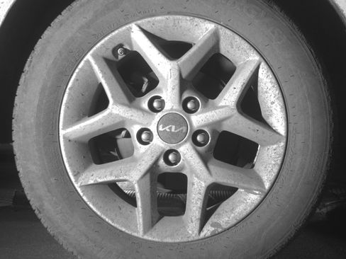 Used 2025 Kia Soul LX w/ LX Technology Package FWD image 15