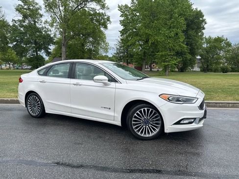 Used 2017 Ford Fusion Platinum FWD image 2