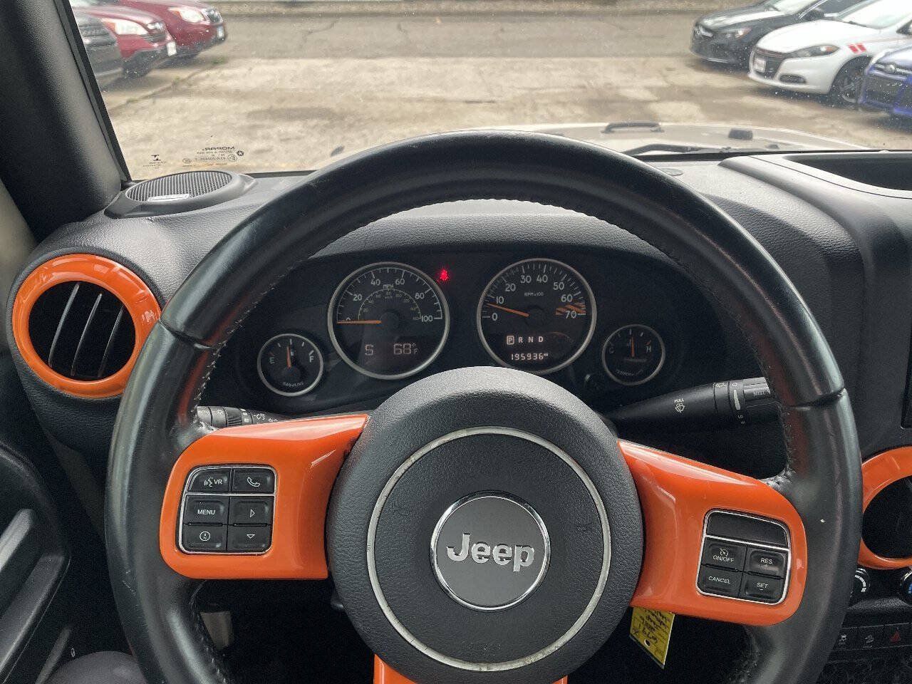 Used 2016 Jeep Wrangler Unlimited Sahara AWD/4WD image 57