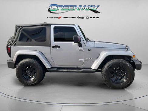 Used 2017 Jeep Wrangler Sahara w/ Connectivity Group image 5