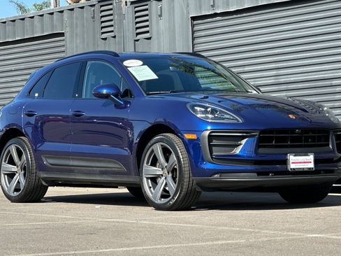 Certified 2022 Porsche Macan image 10