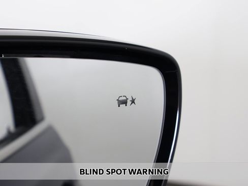 Used 2023 Buick Enclave Essence w/ Experience Buick Package image 5