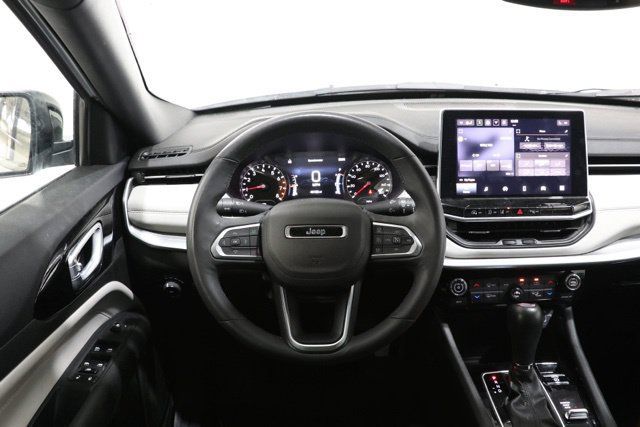 Used 2025 Jeep Compass Limited AWD/4WD image 9