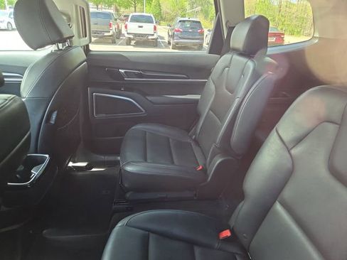 Used 2025 Kia Telluride S image 11