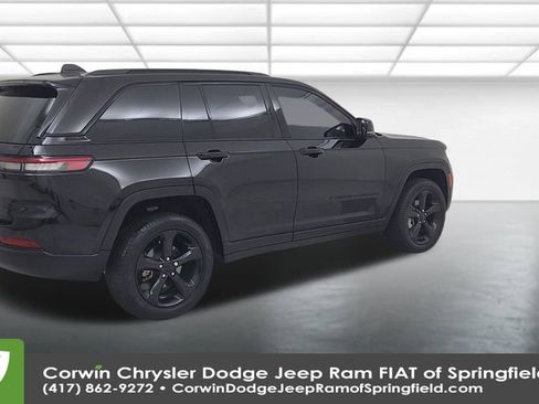Certified 2023 Jeep Grand Cherokee Limited w/ Black Appearance Package image 15