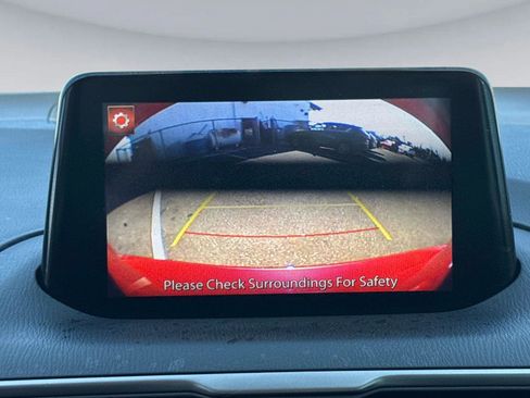 Used 2018 MAZDA MAZDA3 Touring image 21