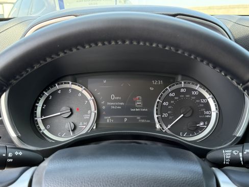 Used 2023 Toyota Highlander XLE FWD image 27