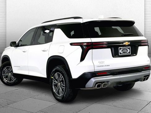 Used 2024 Chevrolet Traverse LT image 11