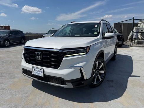 Certified 2023 Honda Pilot Touring image 1