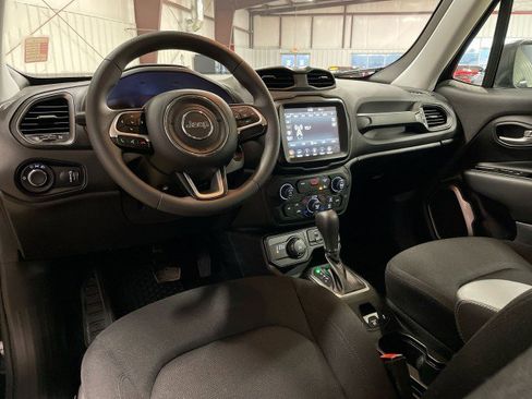 Used 2023 Jeep Renegade Latitude image 17