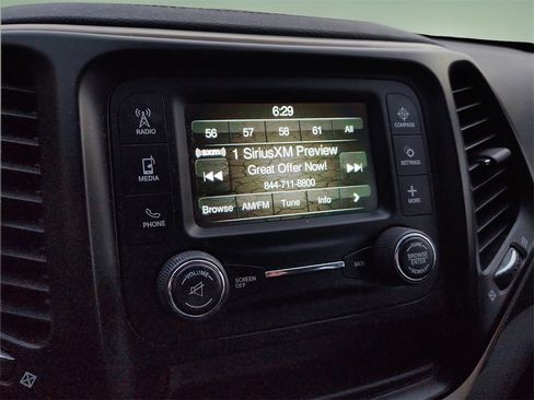 Used 2015 Jeep Cherokee Sport image 26