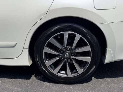 Used 2017 Nissan Altima 2.5 SL w/ 2.5 Technology Package FWD image 6