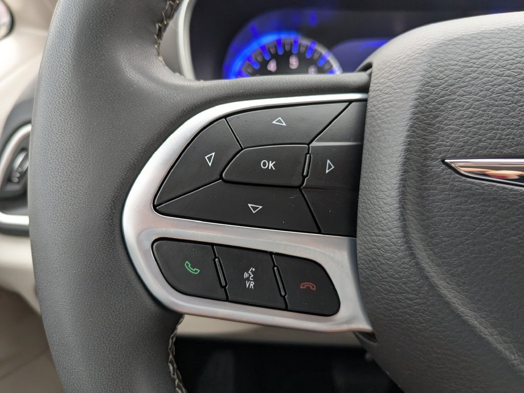 Used 2024 Chrysler Pacifica Touring-L FWD image 26