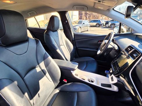 Used 2016 Toyota Prius Four Touring w/ Four Season Floor Mat Package image 39