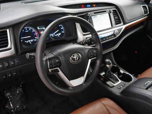 Used 2017 Toyota Highlander Limited AWD/4WD image 21