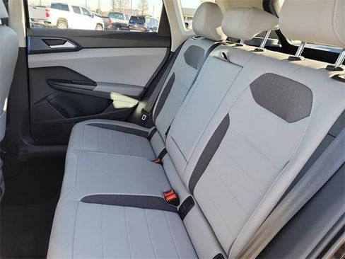 Certified 2024 Volkswagen Taos SE image 15