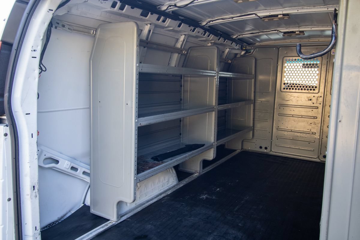 Used 2018 Chevrolet Express 2500 RWD image 29