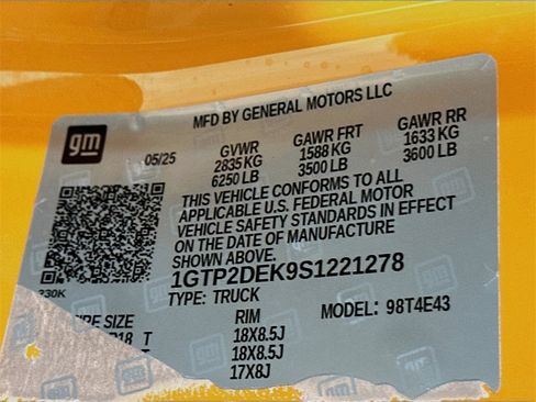 Used 2025 GMC Canyon AT4 image 33