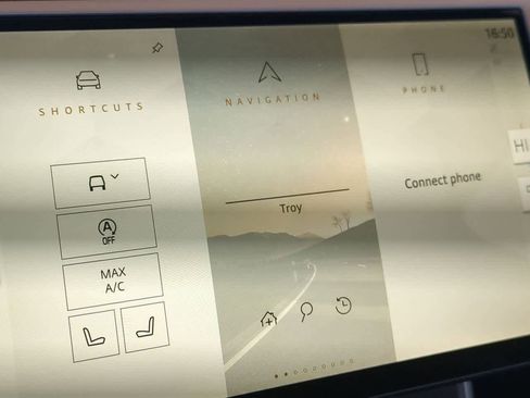 New 2026 Land Rover Range Rover SE image 30