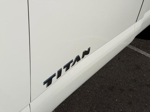 Used 2019 Nissan Titan S image 6