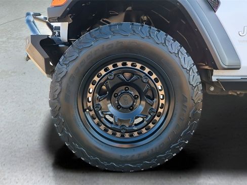 Used 2021 Jeep Wrangler Unlimited Islander image 24