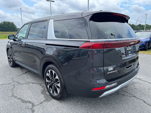 Used 2024 Kia Carnival EX FWD image 3