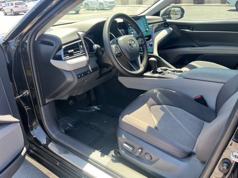 Used 2021 Toyota Camry LE w/ Carpet Mat Package (TMS) FWD image 10