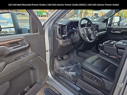 Used 2024 Chevrolet Silverado 2500 LT w/ Convenience Package image 9