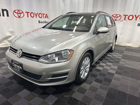Used 2017 Volkswagen Golf S image 3