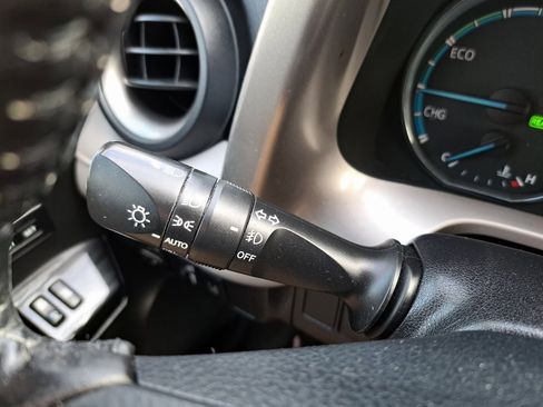 Used 2018 Toyota RAV4 Limited image 25