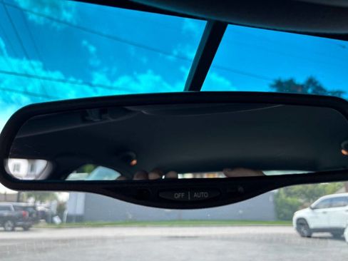 Used 2000 Lincoln Town Car Signature image 26