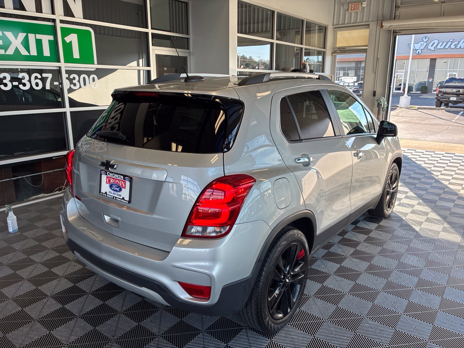 Used 2018 Chevrolet Trax LT w/ Sun & Sound Package FWD image 6