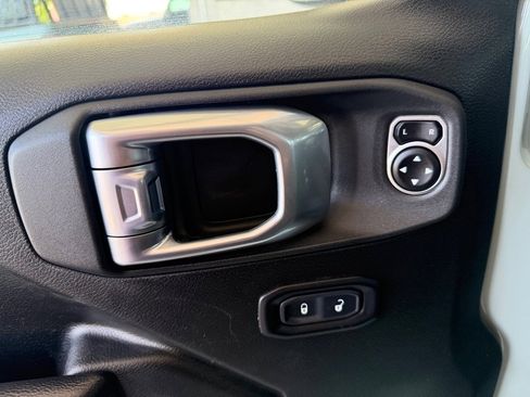Used 2023 Jeep Wrangler Unlimited AWD/4WD image 19