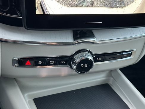 New 2026 Volvo XC60 T8 Ultra w/ Climate Package image 18