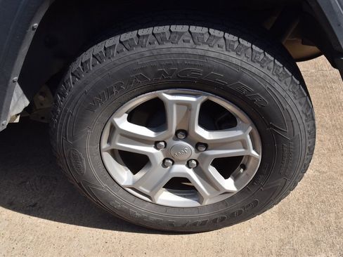 Used 2020 Jeep Wrangler Sport image 10