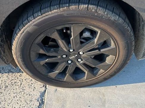 Used 2024 Kia Carnival SX Prestige image 4