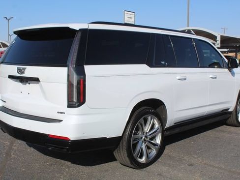 Used 2026 Cadillac Escalade ESV Platinum Sport w/ LPO, ONYX Package AWD/4WD image 3