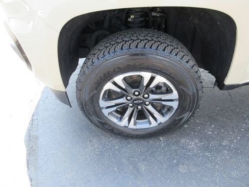 Used 2022 Chevrolet Colorado Z71 w/ Safety Package AWD/4WD image 14