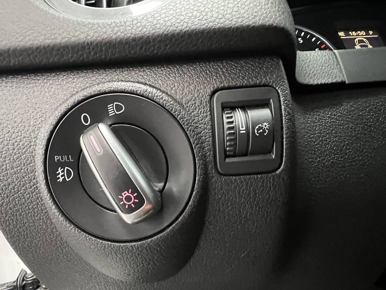 Used 2015 Volkswagen Tiguan SE AWD/4WD image 24