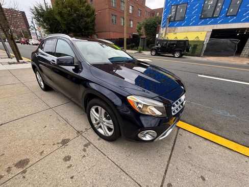Used 2018 Mercedes-Benz GLA 250 4MATIC image 3